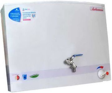 Бак настенный антикоррозийный Электромаш с ЭВН 27 л (белый)