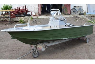 Алюминиевая лодка Wyatboat-390 У с консолью